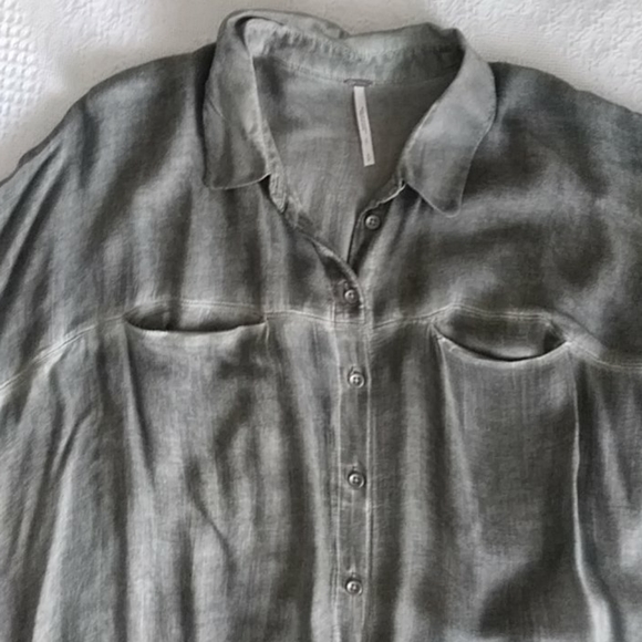 Free People Tops - Free People button flowy shirt. Small